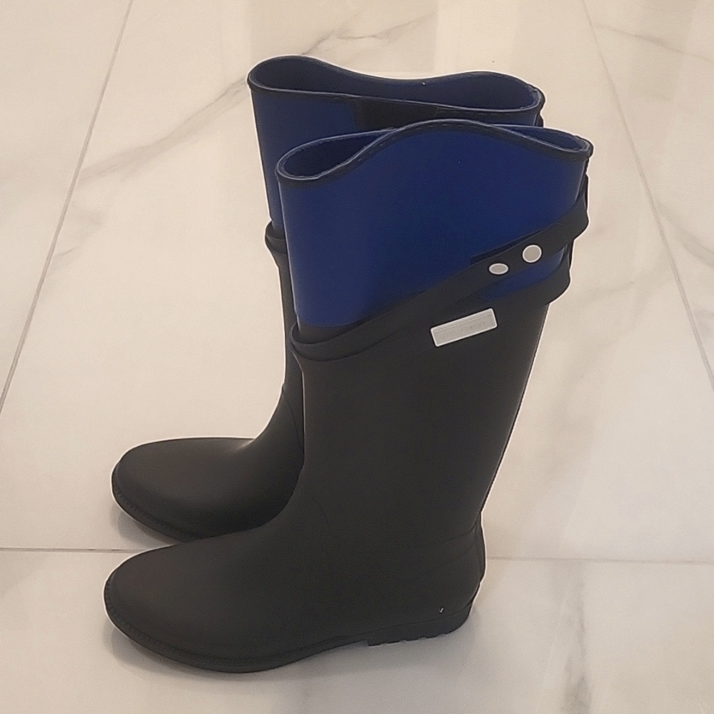 NWT Tommy Hilfiger Tall Blue and Black Coree Rainboots (US 7)